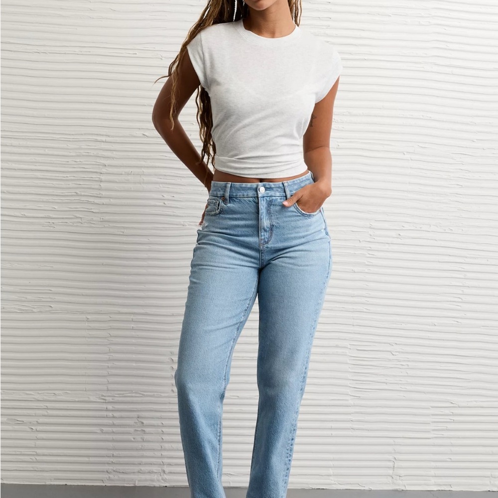American Eagle Outfitters Strigid Mom Jeans - Light Wash